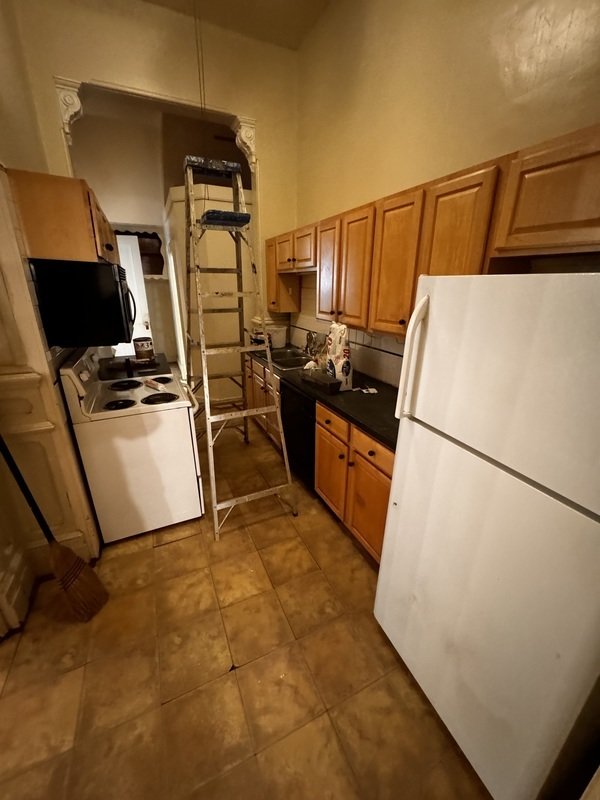 Huge bottom floor apartment next to Monroe Park! property image
