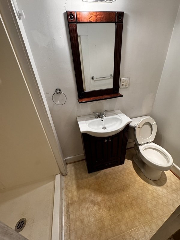 Huge bottom floor apartment next to Monroe Park! property image