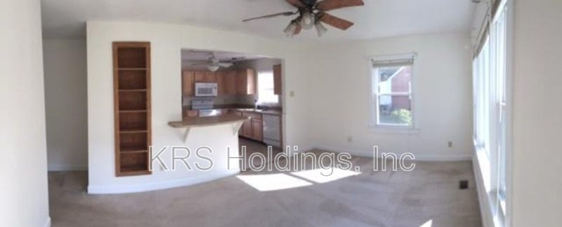 Cute home w detached Garage property image
