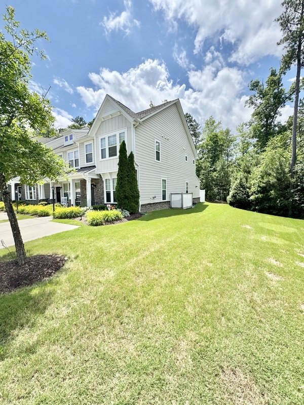 Beautiful 2BR/2.5BA End-Unit Townhouse in Magnolia Green! property image