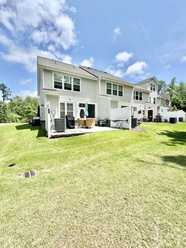 Beautiful 2BR/2.5BA End-Unit Townhouse in Magnolia Green! property image