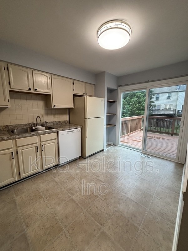 Spacious Townhome Fredericksburg Available! property image