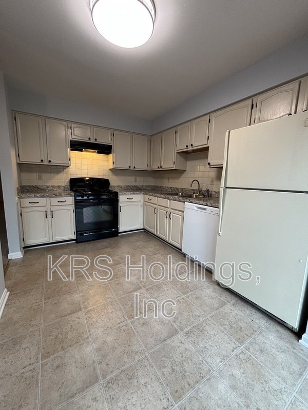 Spacious Townhome Fredericksburg Available! property image