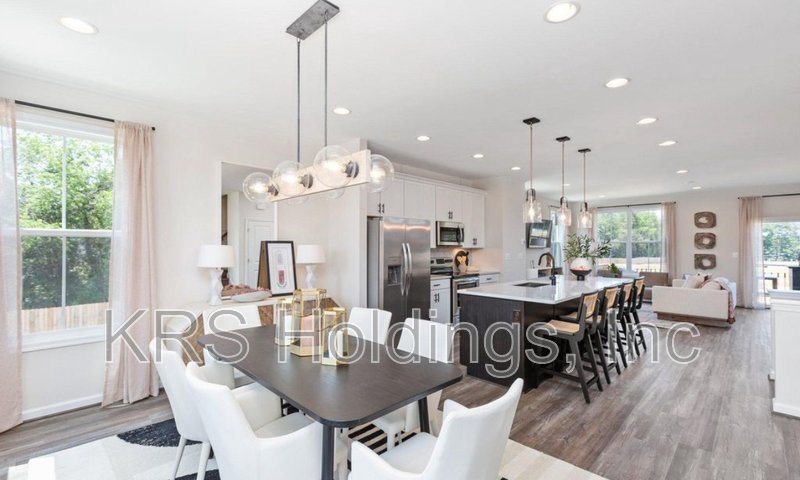 Beautiful Modern Newer Construction property image