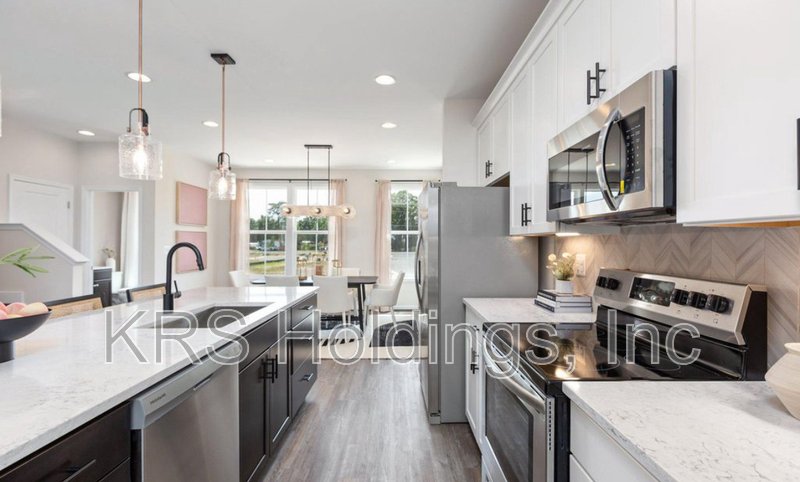 Beautiful Modern Newer Construction property image