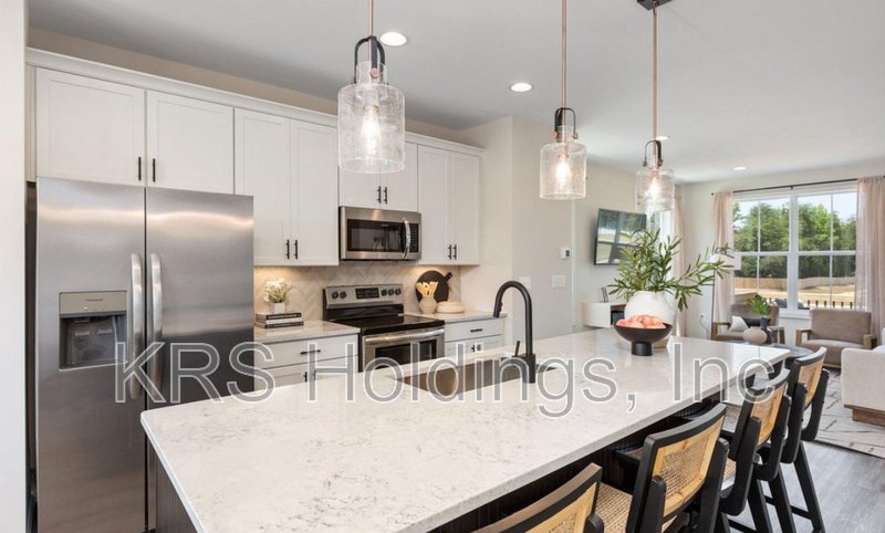 Beautiful Modern Newer Construction property image