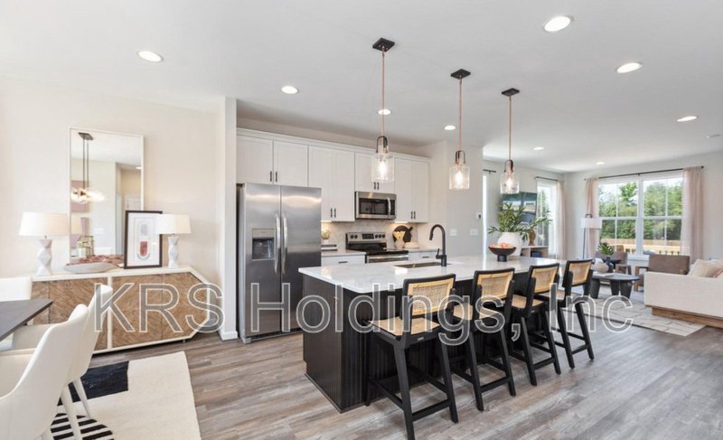 Beautiful Modern Newer Construction property image