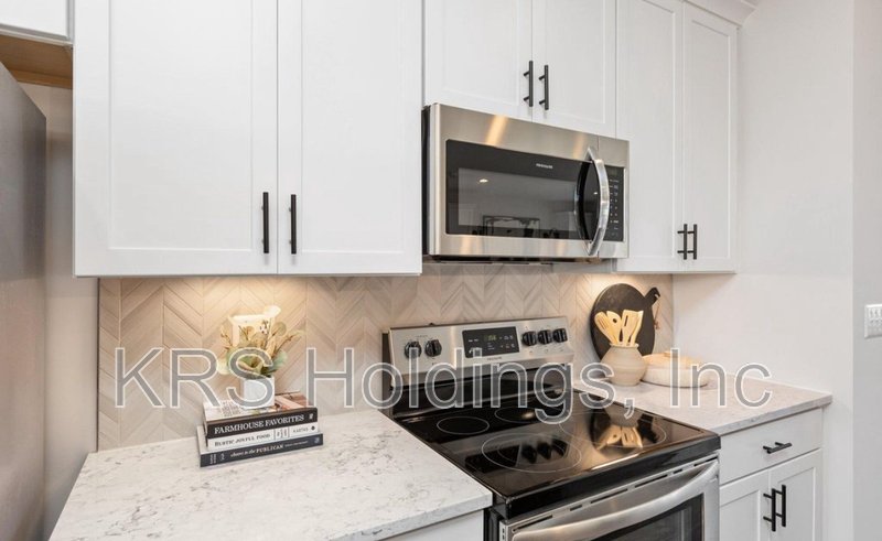 Beautiful Modern Newer Construction property image