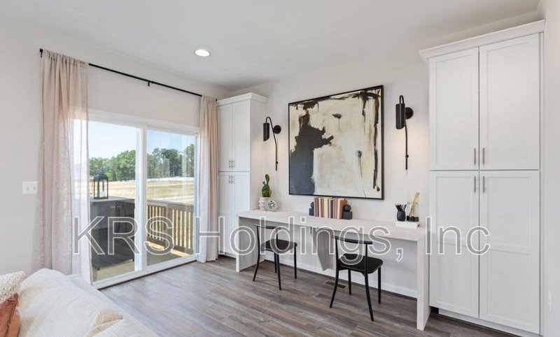 Beautiful Modern Newer Construction property image