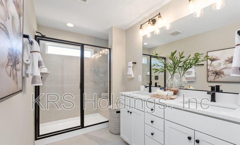 Beautiful Modern Newer Construction property image