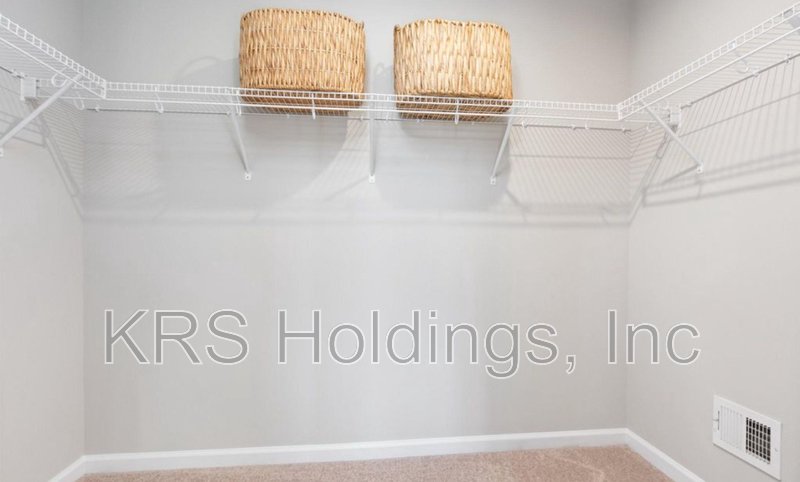 Beautiful Modern Newer Construction property image