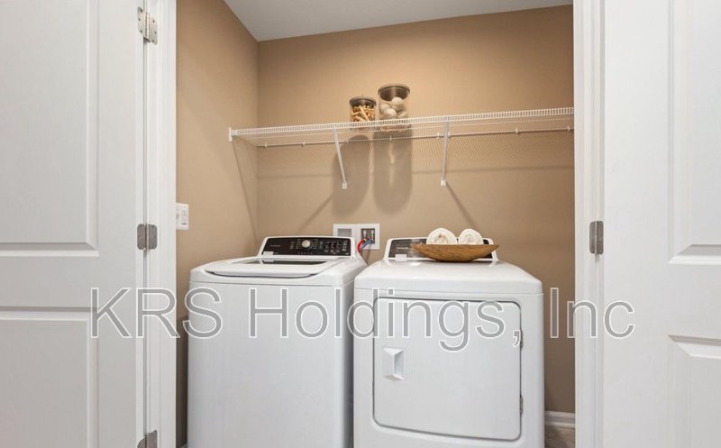 Beautiful Modern Newer Construction property image