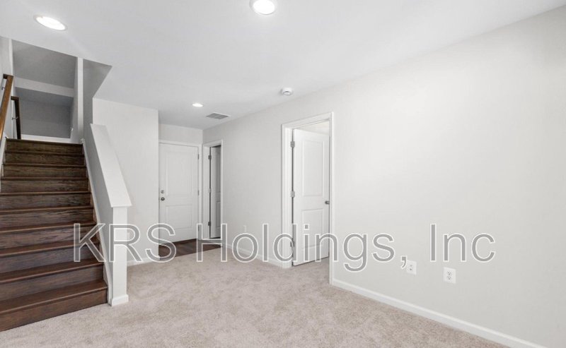 Beautiful Modern Newer Construction property image