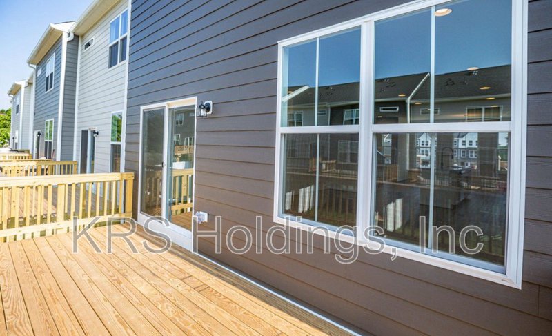 Beautiful Modern Newer Construction property image