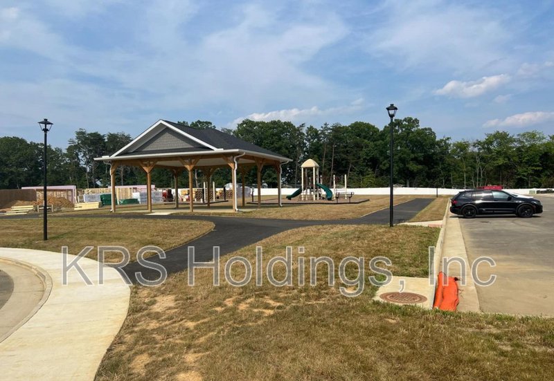 Beautiful Modern Newer Construction property image