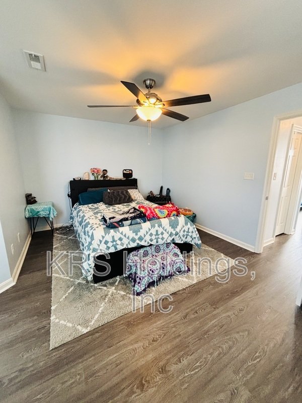 Renovated Corner lot Available for April property image