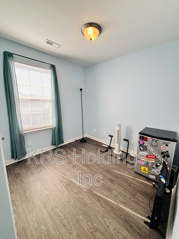 Renovated Corner lot Available for April property image