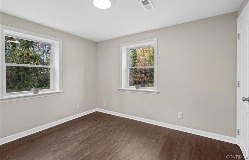 1224 W Roslyn Rd property image