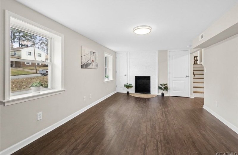 1224 W Roslyn Rd property image