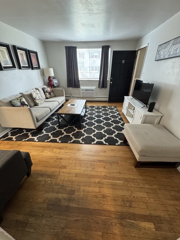 3212 Ellwood ave property image