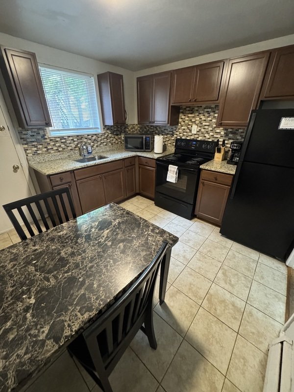 3212 Ellwood ave property image
