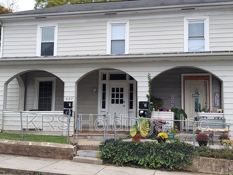 Rental in Staunton, 3 BR Apartment Minutes from Downtown property image