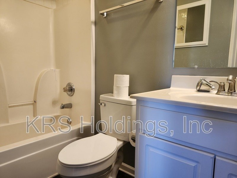 For Rent: Harrisonburg 3 BR, 2.5 Bath Well-maintained Townhouse property image