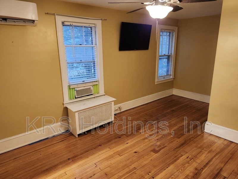 Single Family 5 BR House in Harrisonburg Available NOW property image