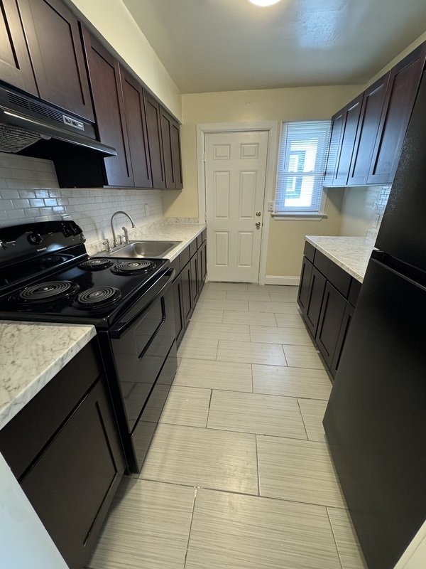 408 S West St property image