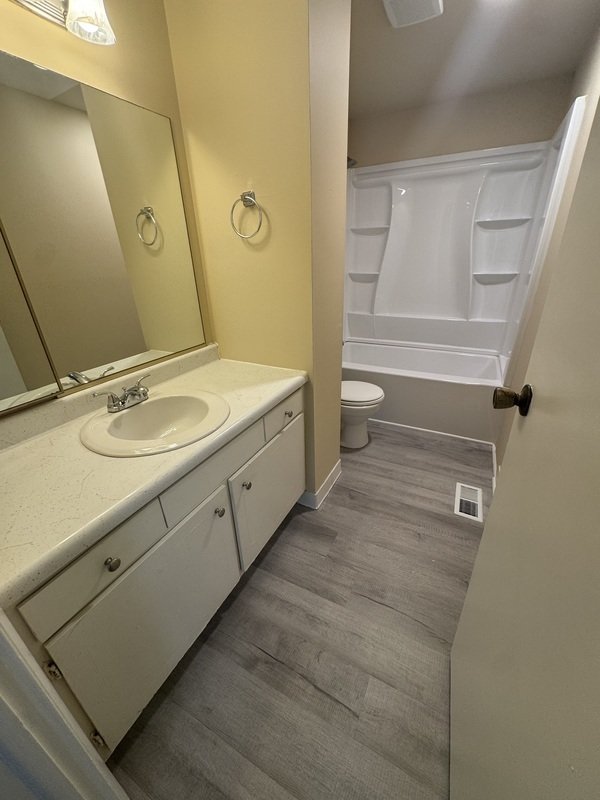 4020 Laurelwood rd property image