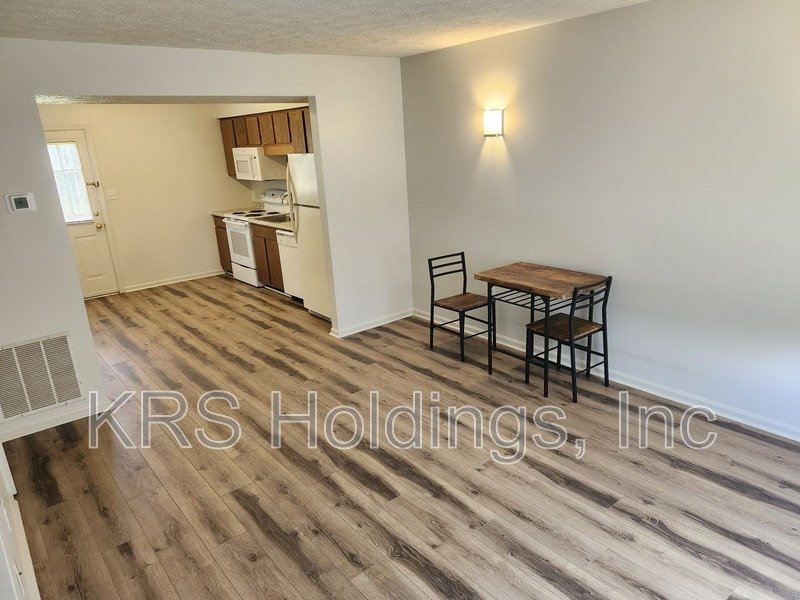 AVAILABLE NOW-Recently Remodeled 2 BR Townhouse in Staunton property image