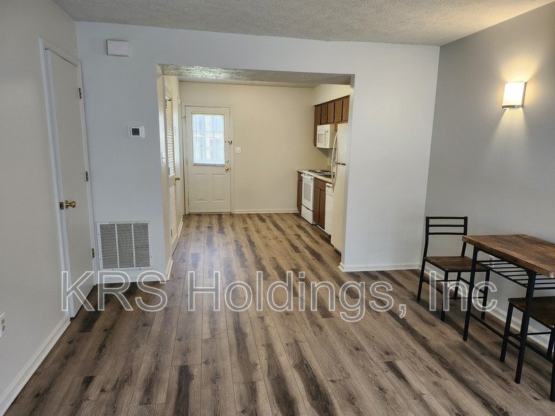 AVAILABLE NOW-Recently Remodeled 2 BR Townhouse in Staunton property image
