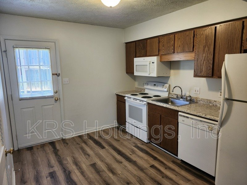 AVAILABLE NOW-Recently Remodeled 2 BR Townhouse in Staunton property image