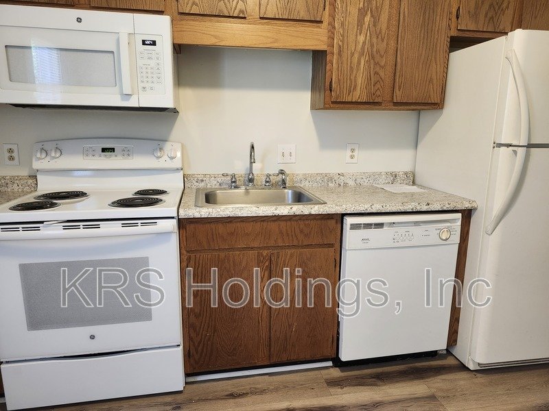 AVAILABLE NOW-Recently Remodeled 2 BR Townhouse in Staunton property image