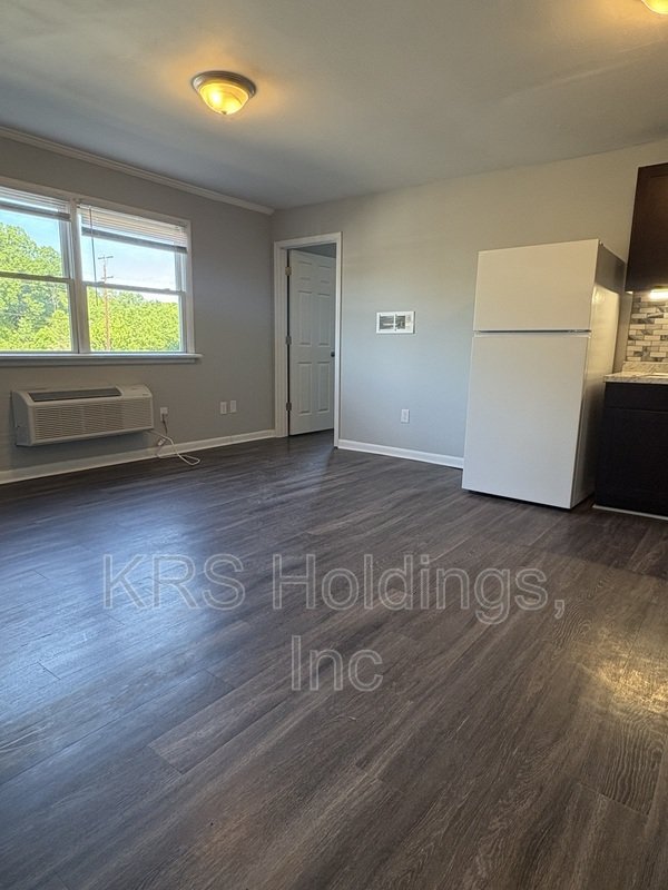 Move In Fast! Renovated 1 Bedroom for Just $995/Month property image
