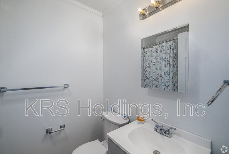 Move In Fast! Renovated 1 Bedroom for Just $995/Month property image