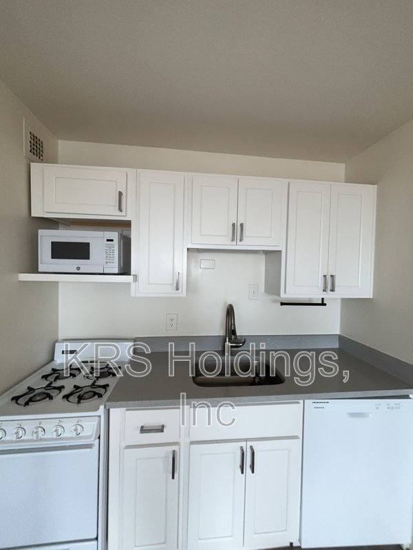 SPECIAL – COUPON - $200 IF RENT IS PAID BY THE 5TH; All Utilites included property image