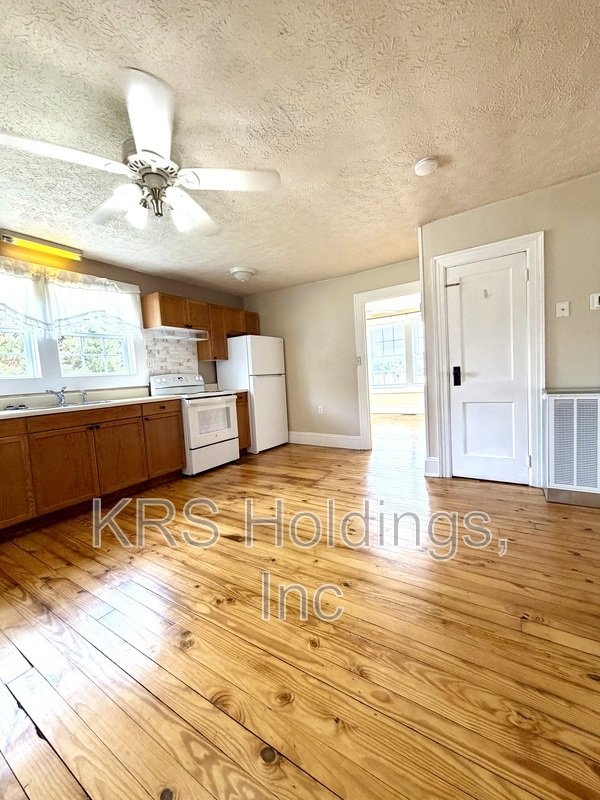 Bright property image