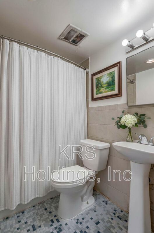 311 W Franklin St 208 property image