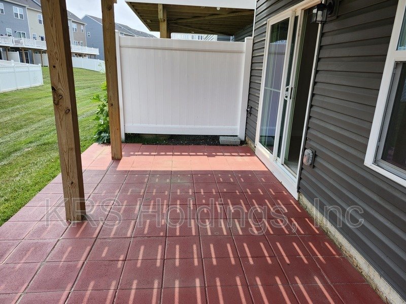 READY NOW, TOWNHOUSE NEAR HARRISONBURG - 4 BR, 3.5 Bath End Unit property image
