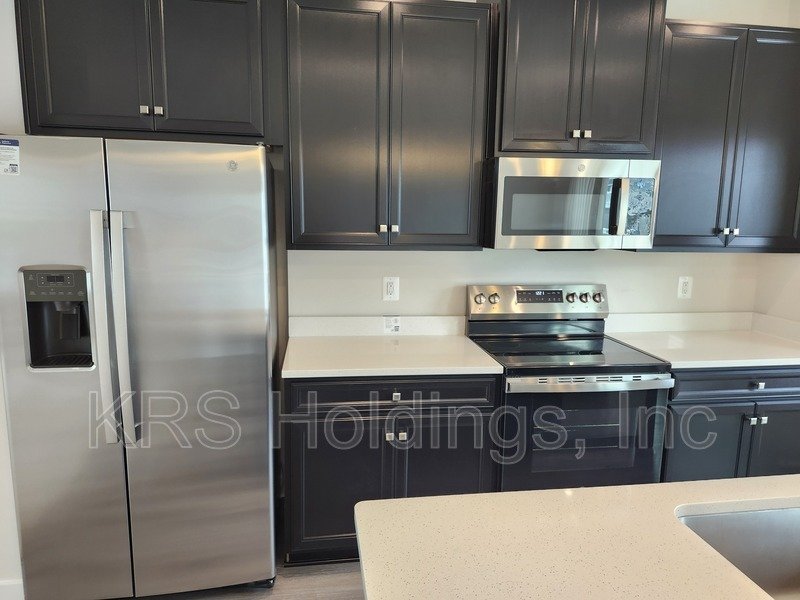 READY NOW, TOWNHOUSE NEAR HARRISONBURG - 4 BR, 3.5 Bath End Unit property image