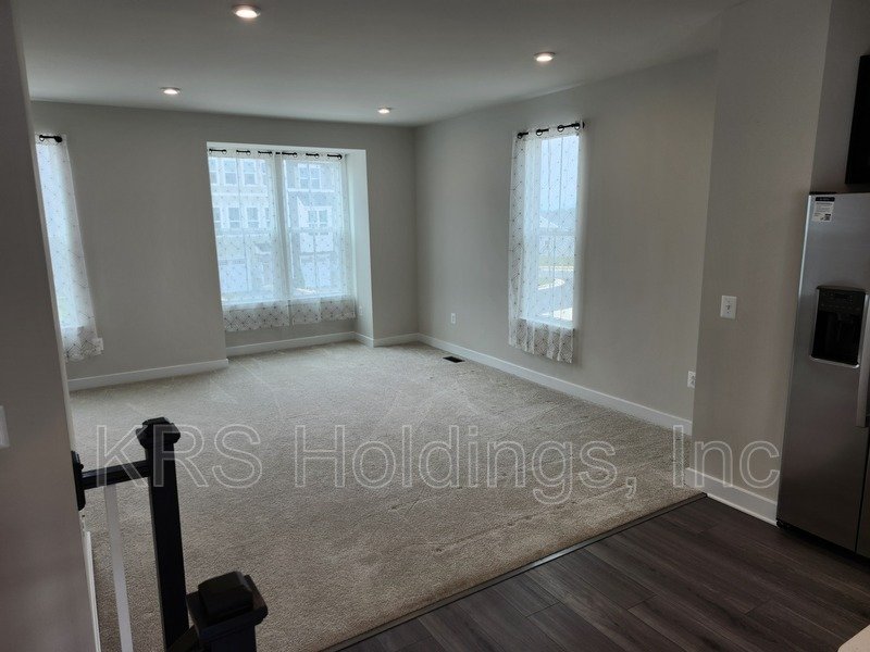 READY NOW, TOWNHOUSE NEAR HARRISONBURG - 4 BR, 3.5 Bath End Unit property image