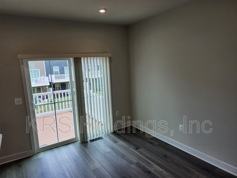 READY NOW, TOWNHOUSE NEAR HARRISONBURG - 4 BR, 3.5 Bath End Unit property image