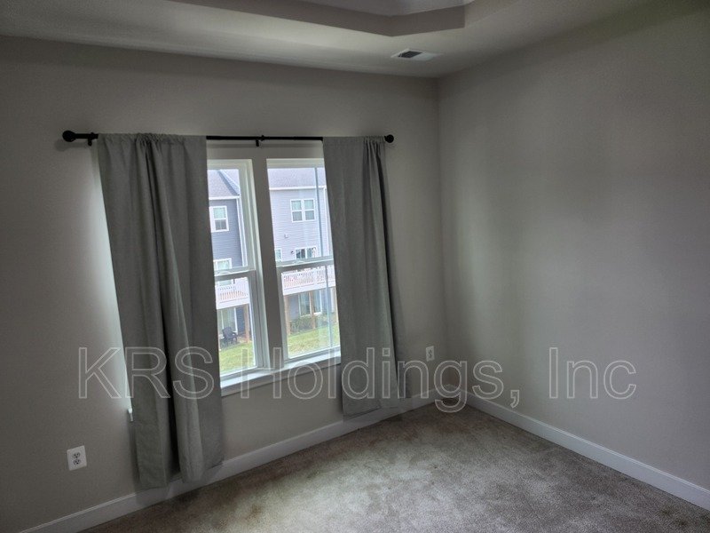 READY NOW, TOWNHOUSE NEAR HARRISONBURG - 4 BR, 3.5 Bath End Unit property image