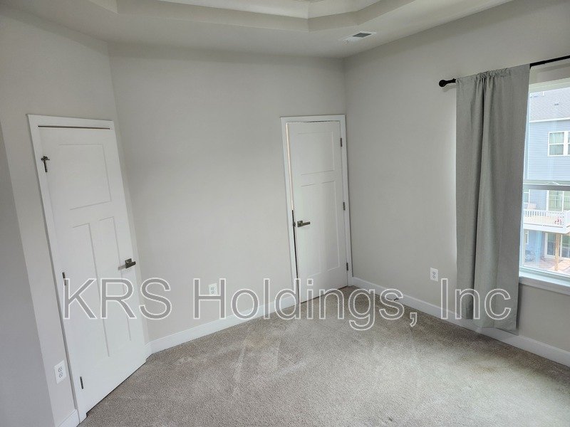 READY NOW, TOWNHOUSE NEAR HARRISONBURG - 4 BR, 3.5 Bath End Unit property image