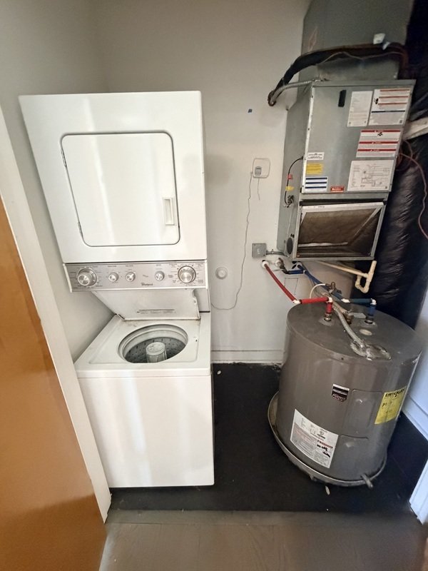 Spacious 2 Bedroom, 2 Bath Apartment + Bonus Office | Utilities & Internet Included! property image