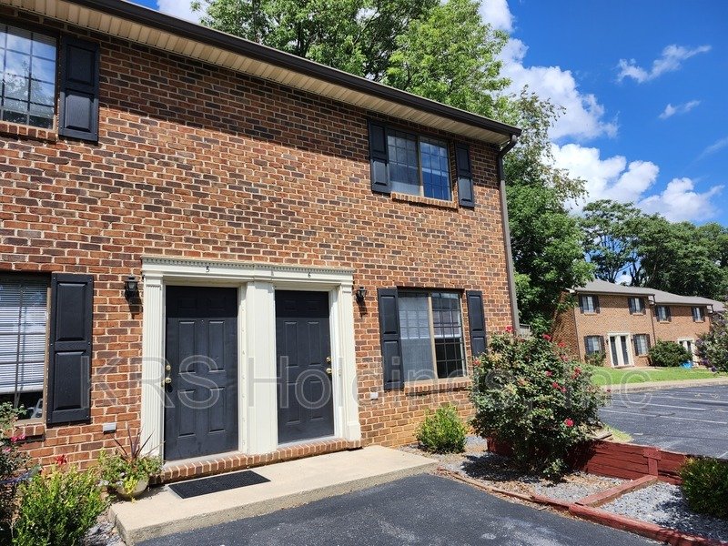 AVAILABLE NOW-Recently Remodeled 2 BR Townhouse in Staunton property image