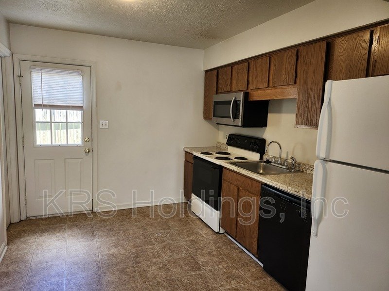 AVAILABLE NOW-Recently Remodeled 2 BR Townhouse in Staunton property image