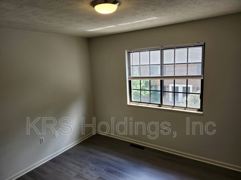 AVAILABLE NOW-Recently Remodeled 2 BR Townhouse in Staunton property image