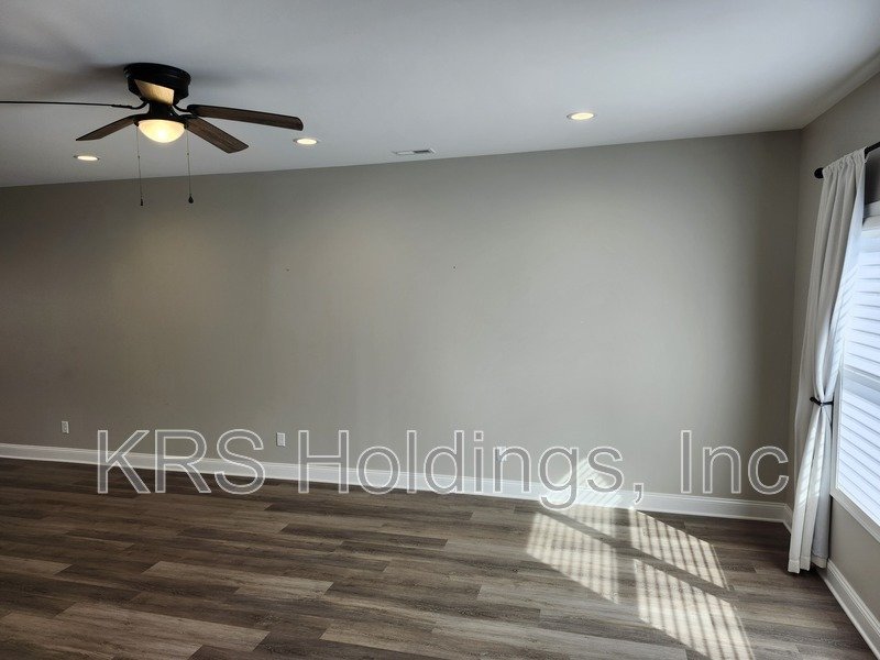 October Special-$500 OFF 1ST MONTH'S RENT-Practically New 3 BR, 2.5 Bath Townhome, Great Harrisonburg Location property image